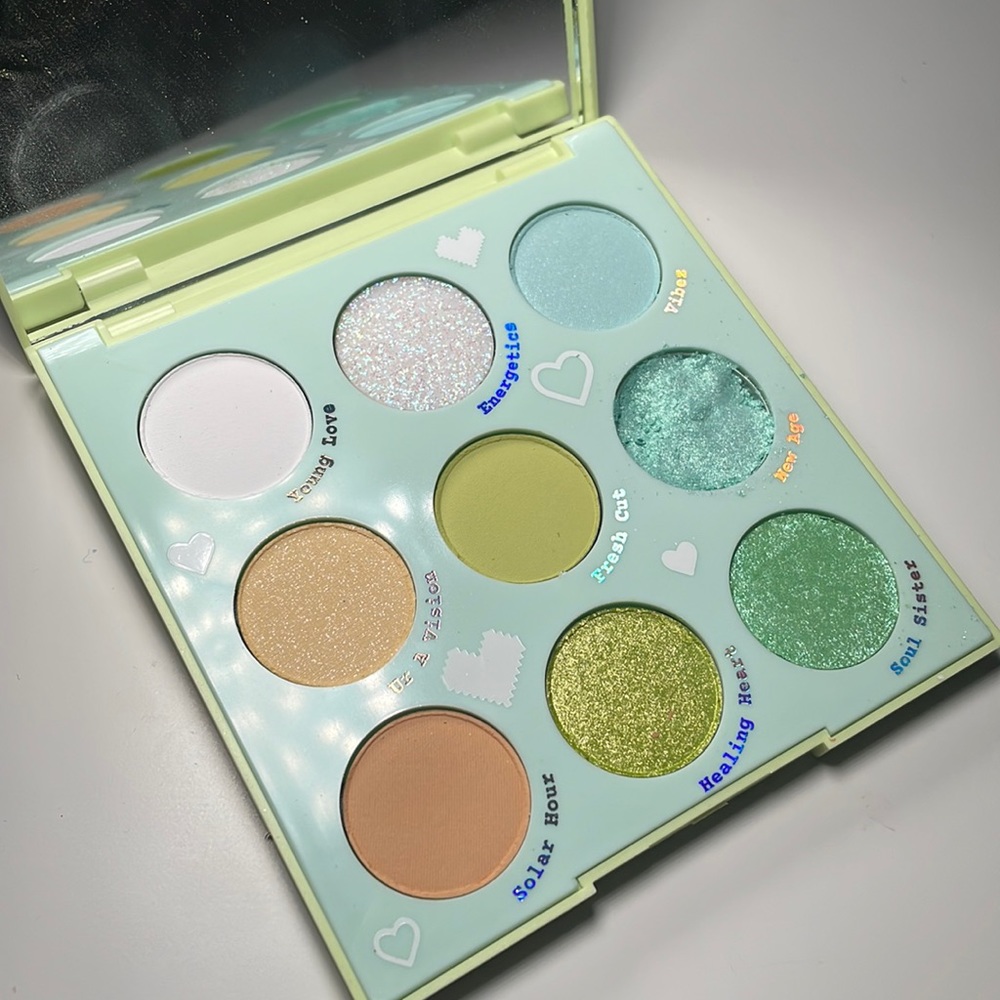 Colourpop Aura & Out Palette (damaged) - Picture 1 of 2